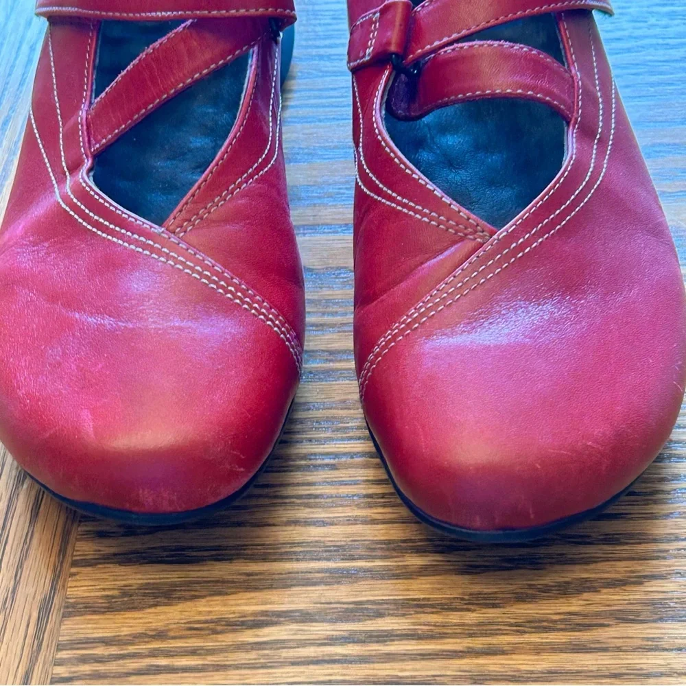 Wolky Women’s Red Leather Mary Jane Flats Adjustable Strap Size EU 41 - Picture 2 of 13